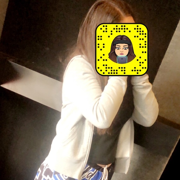 Meet your Posher, Emily - Picture 1 of 1